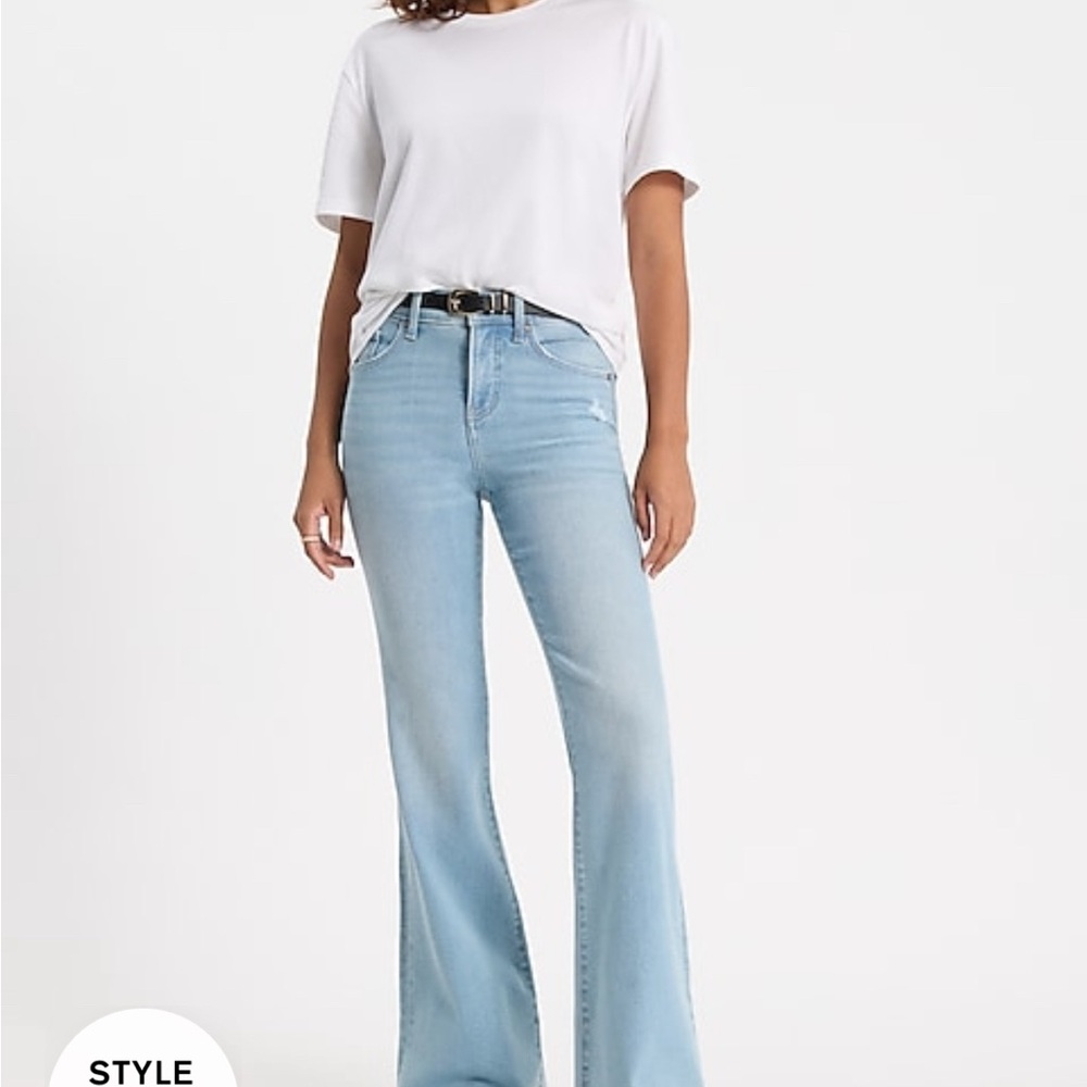 Express Women's Light Blue Flared Jeans size 6 Short